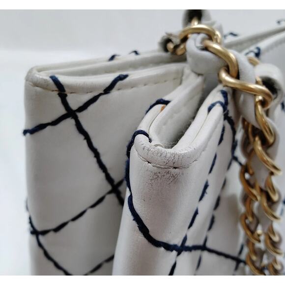 1861 Chanel White & Navy Blue Diamond Stitch Shoulder Tote - Picture 11 of 16